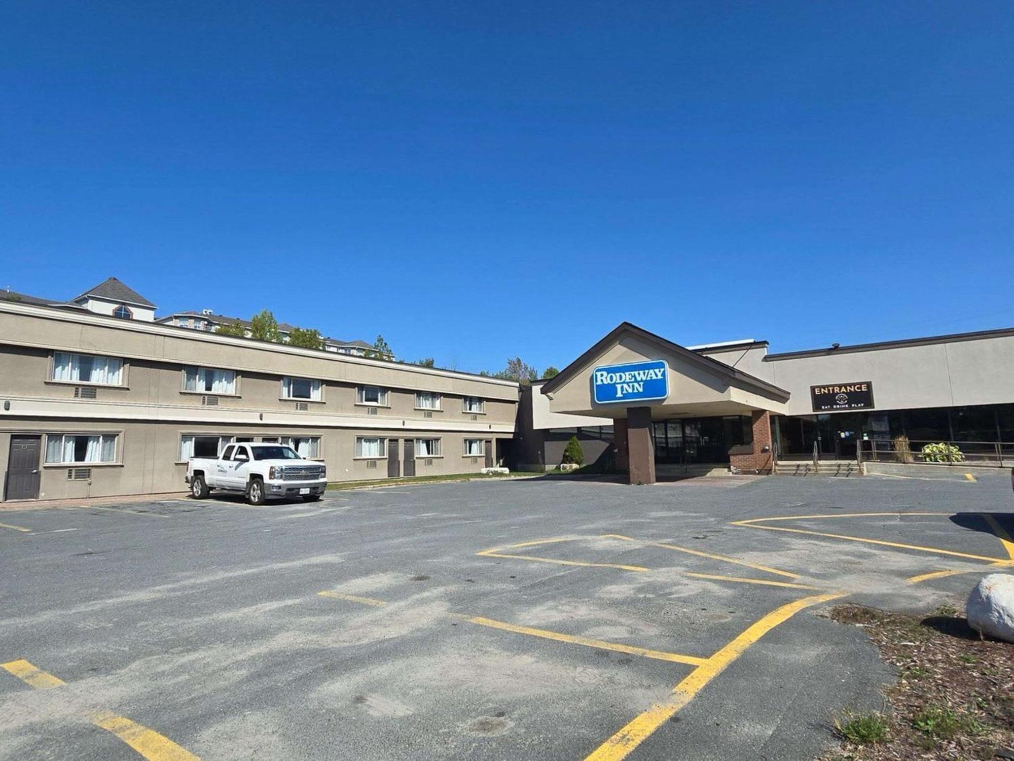 Rodeway Inn Sudbury Ngoại thất bức ảnh